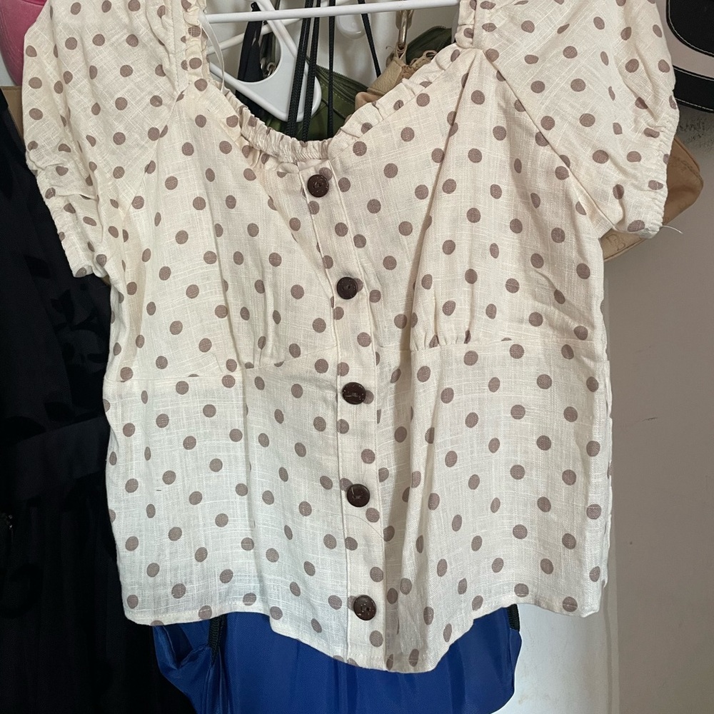 Womans polkadot puff sleeve short sleeve camisole XL white and brown